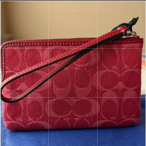 ❤️💘❤️ COACH CORNER ZIP WRISTLET IN SIGNATURE DENIM ❤️💘❤️ NWT ❤️💘❤️ - Picture 7 of 16